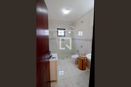 Casa à venda com 219m², 3 quartos e 2 vagasBanheiro 