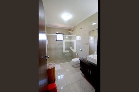 Casa à venda com 219m², 3 quartos e 2 vagasBanheiro da Suíte 1