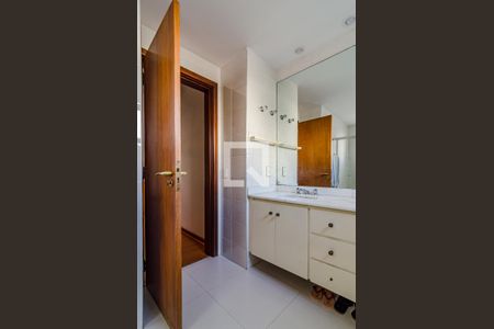 Apartamento à venda com 170m², 3 quartos e 2 vagasBanheiro da suíte