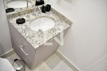 Banheiro de kitnet/studio à venda com 1 quarto, 23m² em República, São Paulo