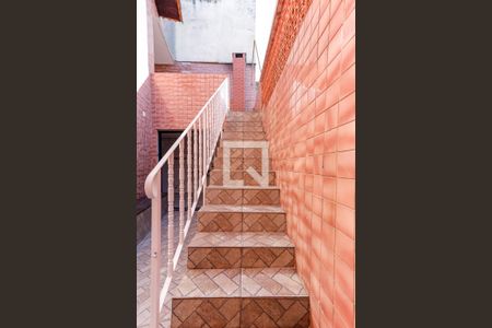 Casa à venda com 149m², 3 quartos e 2 vagas Casa à venda com 149m², 3 quartos e 2 vagasEscada Área de Serviço