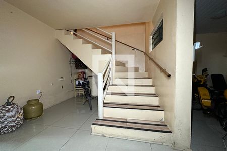 Escada de casa à venda com 4 quartos, 240m² em Santos Dumont, São Leopoldo