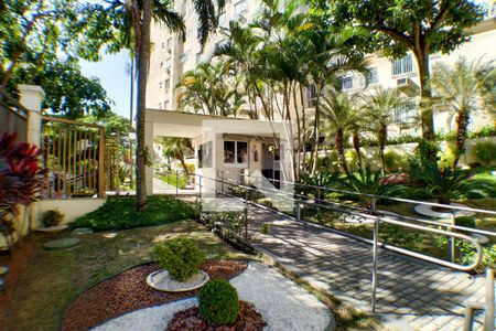 Apartamento à venda com 82m², 2 quartos e 1 vagaFachada e portaria