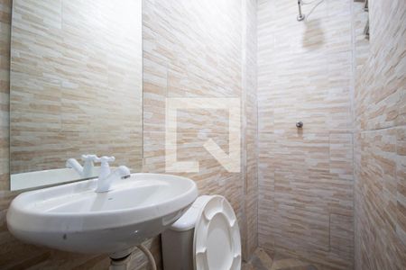 Banheiro de casa para alugar com 1 quarto, 30m² em Jardim Primeiro de Maio (chacara Fazendinha), Osasco