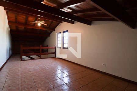 Casa à venda com 240m², 3 quartos e 4 vagasSótão