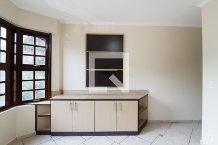 Casa à venda com 240m², 3 quartos e 4 vagasSuíte