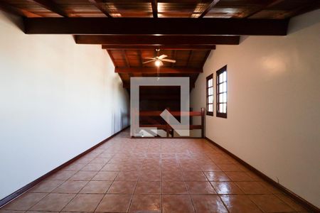 Casa à venda com 240m², 3 quartos e 4 vagasSótão