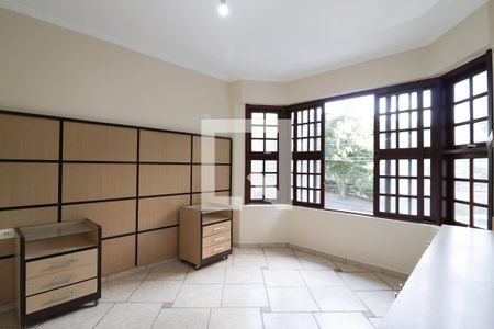 Casa à venda com 240m², 3 quartos e 4 vagasSuíte