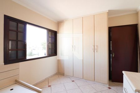 Casa à venda com 240m², 3 quartos e 4 vagasQuarto 2