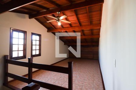Casa à venda com 240m², 3 quartos e 4 vagasSótão