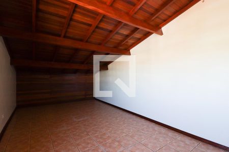 Casa à venda com 240m², 3 quartos e 4 vagasSótão