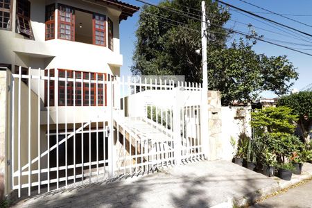 Casa à venda com 240m², 3 quartos e 4 vagasFachada