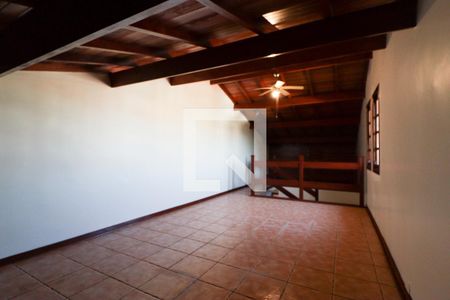 Casa à venda com 240m², 3 quartos e 4 vagasSótão