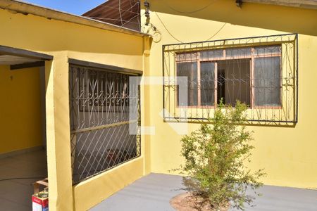 Casa para alugar com 50m², 2 quartos e 1 vaga Casa para alugar com 50m², 2 quartos e 1 vagaFachada