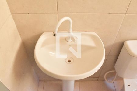 Casa para alugar com 50m², 2 quartos e 1 vaga Casa para alugar com 50m², 2 quartos e 1 vagaBanheiro