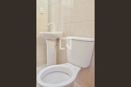 Casa para alugar com 50m², 2 quartos e 1 vaga Casa para alugar com 50m², 2 quartos e 1 vagaBanheiro