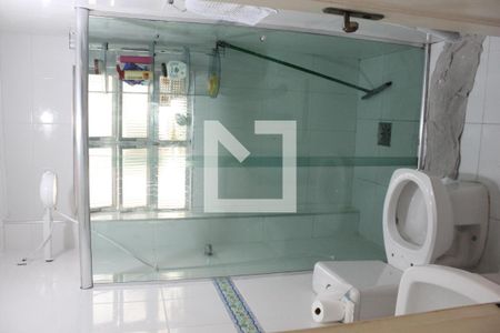 Banheiro de apartamento para alugar com 1 quarto, 45m² em Vila Valença, São Vicente