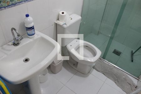 Banheiro de apartamento para alugar com 1 quarto, 45m² em Vila Valença, São Vicente