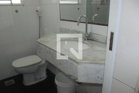 Banheiro de casa à venda com 5 quartos, 206m² em Del Castilho, Rio de Janeiro