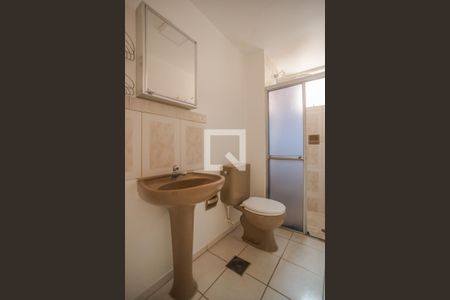 Banheiro de apartamento para alugar com 1 quarto, 43m² em Jardim do Salso, Porto Alegre