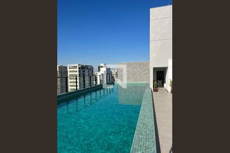 Apartamento à venda com 32m², 1 quarto e sem vaga Apartamento à venda com 32m², 1 quarto e sem vagaÁrea comum - Piscina