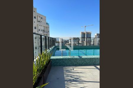Apartamento à venda com 32m², 1 quarto e sem vaga Apartamento à venda com 32m², 1 quarto e sem vagaÁrea comum - Piscina