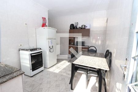 Casa à venda com 250m², 1 quarto e 1 vaga Casa à venda com 250m², 1 quarto e 1 vagaCozinha da edícula