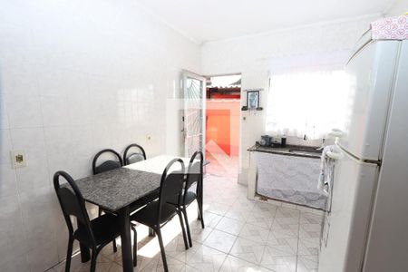 Casa à venda com 250m², 1 quarto e 1 vaga Casa à venda com 250m², 1 quarto e 1 vagaCozinha da edícula