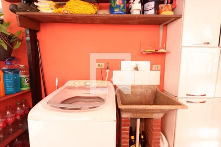 Casa à venda com 250m², 1 quarto e 1 vaga Casa à venda com 250m², 1 quarto e 1 vagaLavanderia da edícula