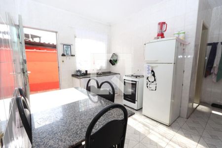 Casa à venda com 250m², 1 quarto e 1 vaga Casa à venda com 250m², 1 quarto e 1 vagaCozinha da edícula