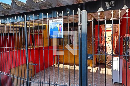 Casa à venda com 250m², 1 quarto e 1 vaga Casa à venda com 250m², 1 quarto e 1 vagaFachada