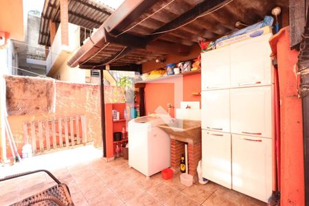 Casa à venda com 250m², 1 quarto e 1 vaga Casa à venda com 250m², 1 quarto e 1 vagaLavanderia da edícula