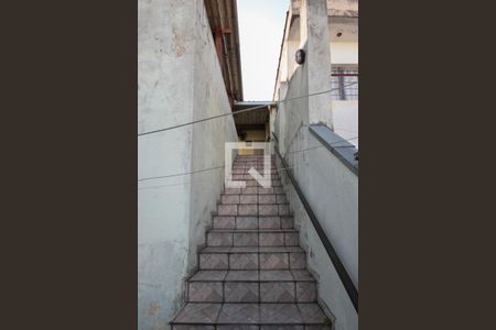 Casa à venda com 117m², 3 quartos e 2 vagas Casa à venda com 117m², 3 quartos e 2 vagasEscada