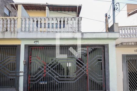 Casa à venda com 117m², 3 quartos e 2 vagas Casa à venda com 117m², 3 quartos e 2 vagasFachada