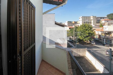 Casa à venda com 117m², 3 quartos e 2 vagas Casa à venda com 117m², 3 quartos e 2 vagasVaranda