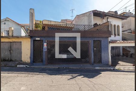 Casa à venda com 300m², 4 quartos e 3 vagas Casa à venda com 300m², 4 quartos e 3 vagasFachada