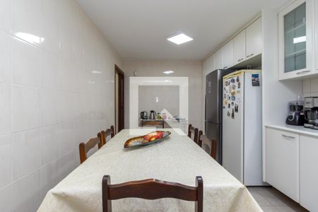 Casa à venda com 300m², 4 quartos e 3 vagas Casa à venda com 300m², 4 quartos e 3 vagasSala de Jantar