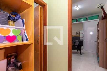 Casa à venda com 300m², 4 quartos e 3 vagas Casa à venda com 300m², 4 quartos e 3 vagasCorredor