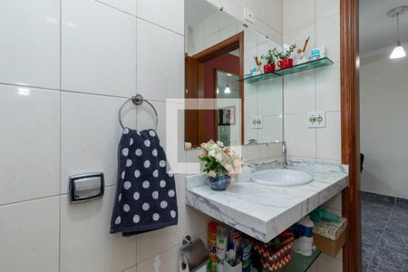 Casa à venda com 300m², 4 quartos e 3 vagas Casa à venda com 300m², 4 quartos e 3 vagasBanheiro 2