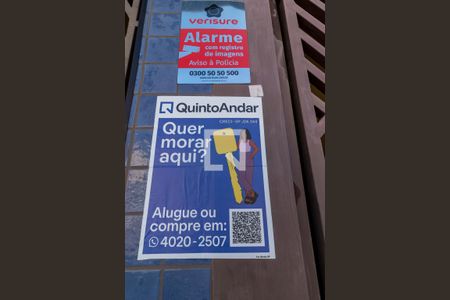 Casa à venda com 300m², 4 quartos e 3 vagas Casa à venda com 300m², 4 quartos e 3 vagasFachada