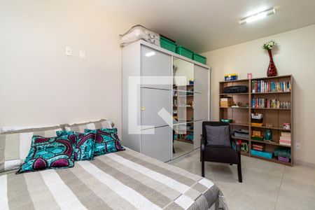 Casa à venda com 300m², 4 quartos e 3 vagas Casa à venda com 300m², 4 quartos e 3 vagasQuarto 4