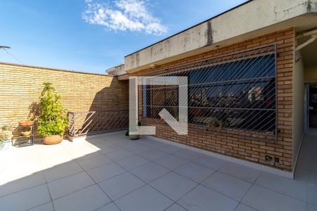 Casa à venda com 300m², 4 quartos e 3 vagas Casa à venda com 300m², 4 quartos e 3 vagasVaranda / Quintal Frontal