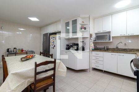 Casa à venda com 300m², 4 quartos e 3 vagas Casa à venda com 300m², 4 quartos e 3 vagasSala de Jantar