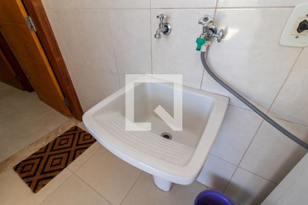 Casa à venda com 300m², 4 quartos e 3 vagas Casa à venda com 300m², 4 quartos e 3 vagasÁrea de Serviço