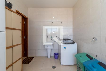 Casa à venda com 300m², 4 quartos e 3 vagas Casa à venda com 300m², 4 quartos e 3 vagasÁrea de Serviço