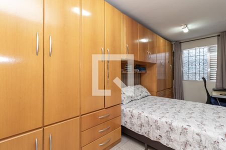 Casa à venda com 300m², 4 quartos e 3 vagas Casa à venda com 300m², 4 quartos e 3 vagasQuarto 2