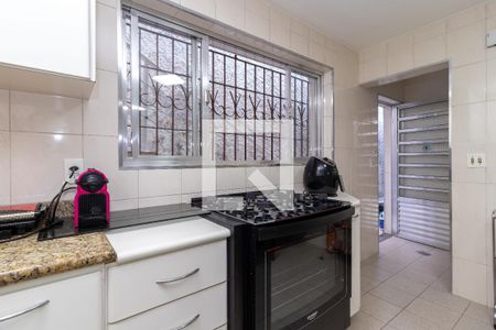 Casa à venda com 300m², 4 quartos e 3 vagas Casa à venda com 300m², 4 quartos e 3 vagasCozinha