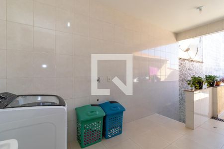 Casa à venda com 300m², 4 quartos e 3 vagas Casa à venda com 300m², 4 quartos e 3 vagasÁrea de Serviço