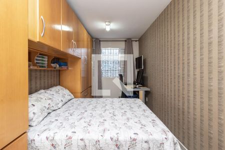 Casa à venda com 300m², 4 quartos e 3 vagas Casa à venda com 300m², 4 quartos e 3 vagasQuarto 2