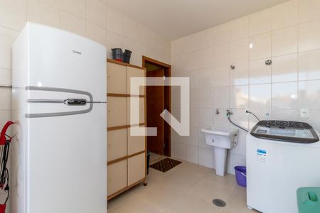 Casa à venda com 300m², 4 quartos e 3 vagas Casa à venda com 300m², 4 quartos e 3 vagasÁrea de Serviço